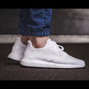 Adidas Swift Run Women’s Sneaker; Size 7; Color: White-Crystal White-White
